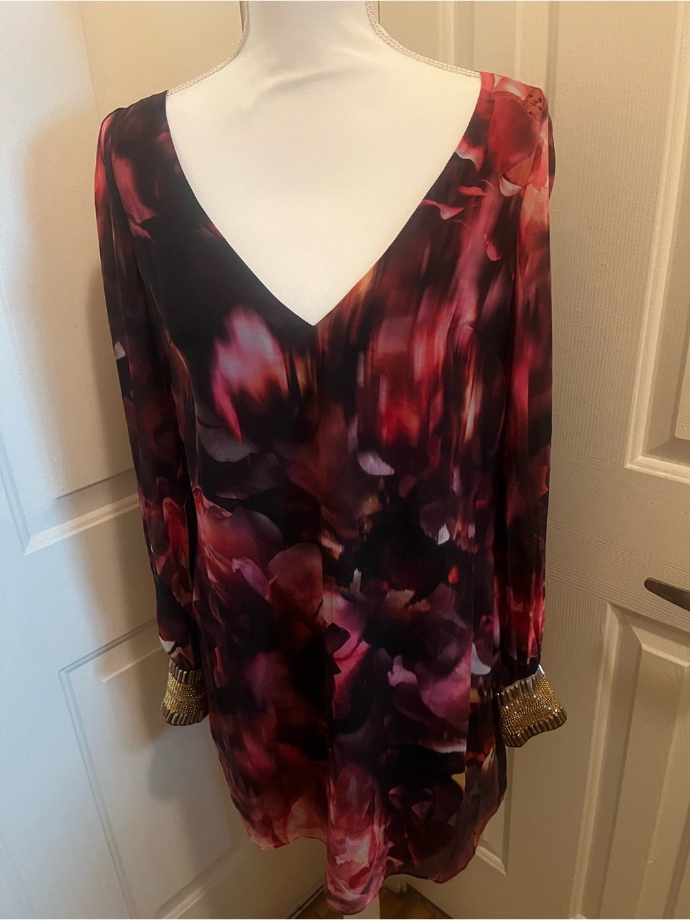 Bebe Long-Sleeve V-Neck Floral Shift Dress in Burgundy, Plum and Black